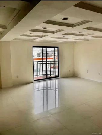 $4,700 | 4 Chelsea Place, Unit 3D, Great Neck, NY 11021