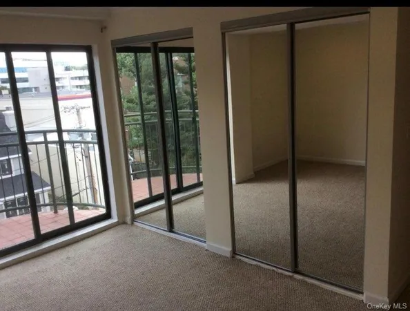 $4,700 | 4 Chelsea Place, Unit 3D, Great Neck, NY 11021