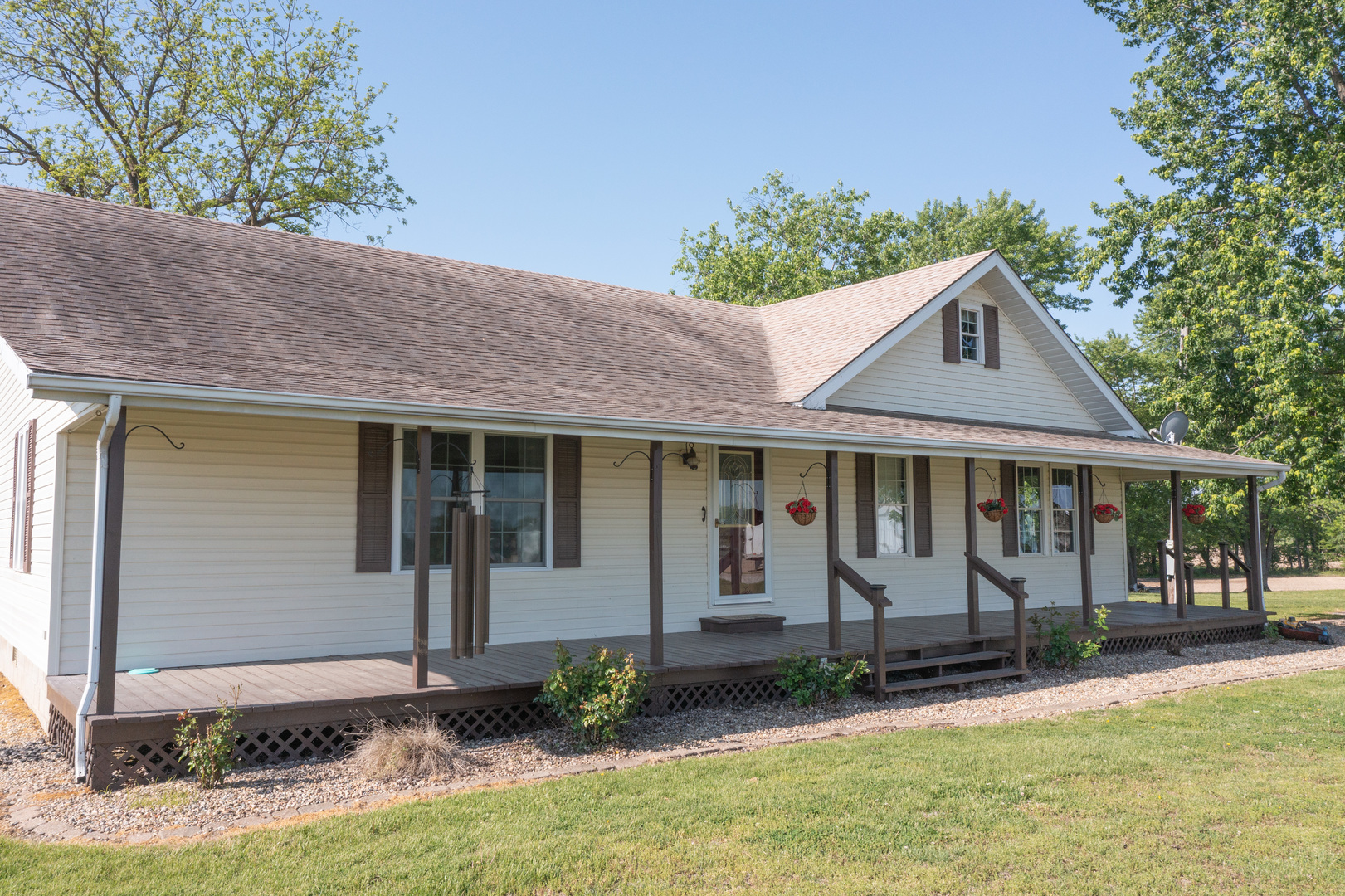 878 County Road 600N Sims, IL 62886 - Photo 3 of 39 a front view of a house with garden