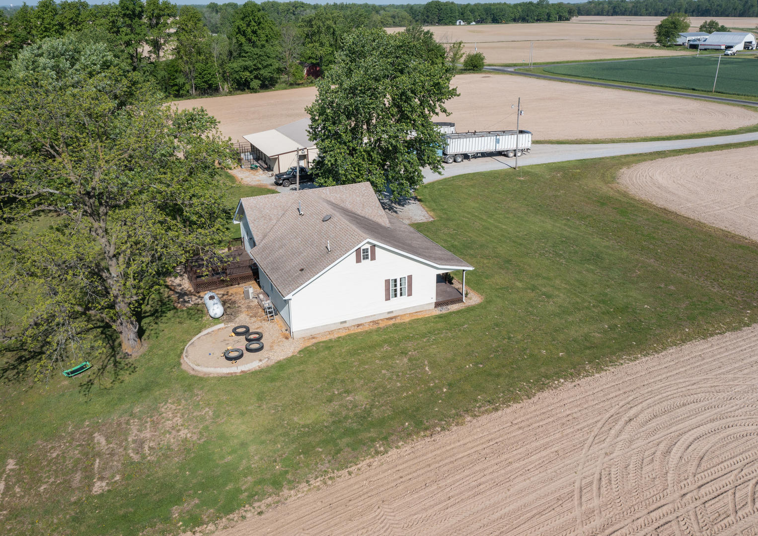878 County Road 600N Sims, IL 62886 - Photo 6 of 39 an aerial view of a house with a yard