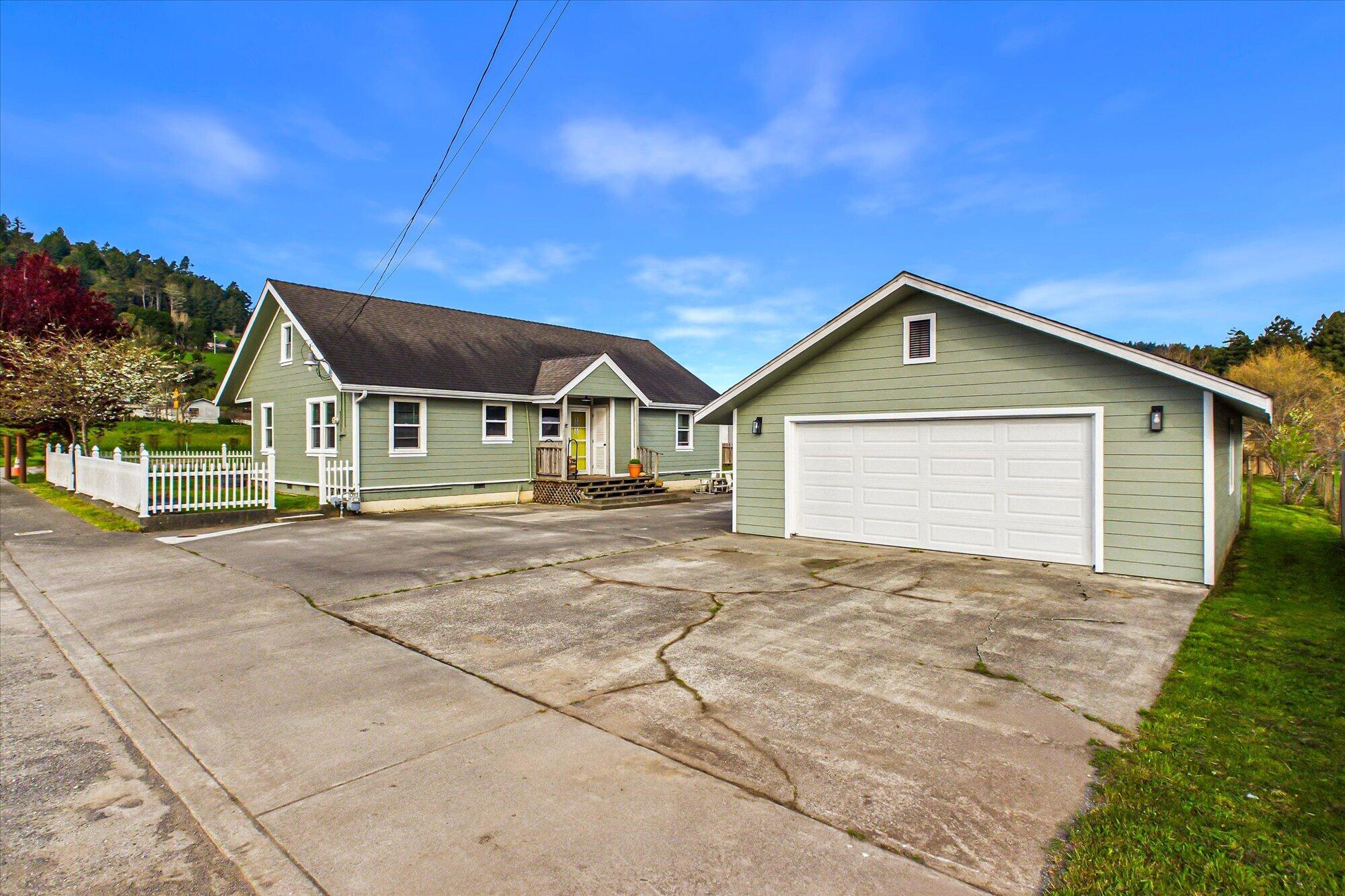 1010 Pine Street Rio Dell, CA 95562 - Photo 13 of 45