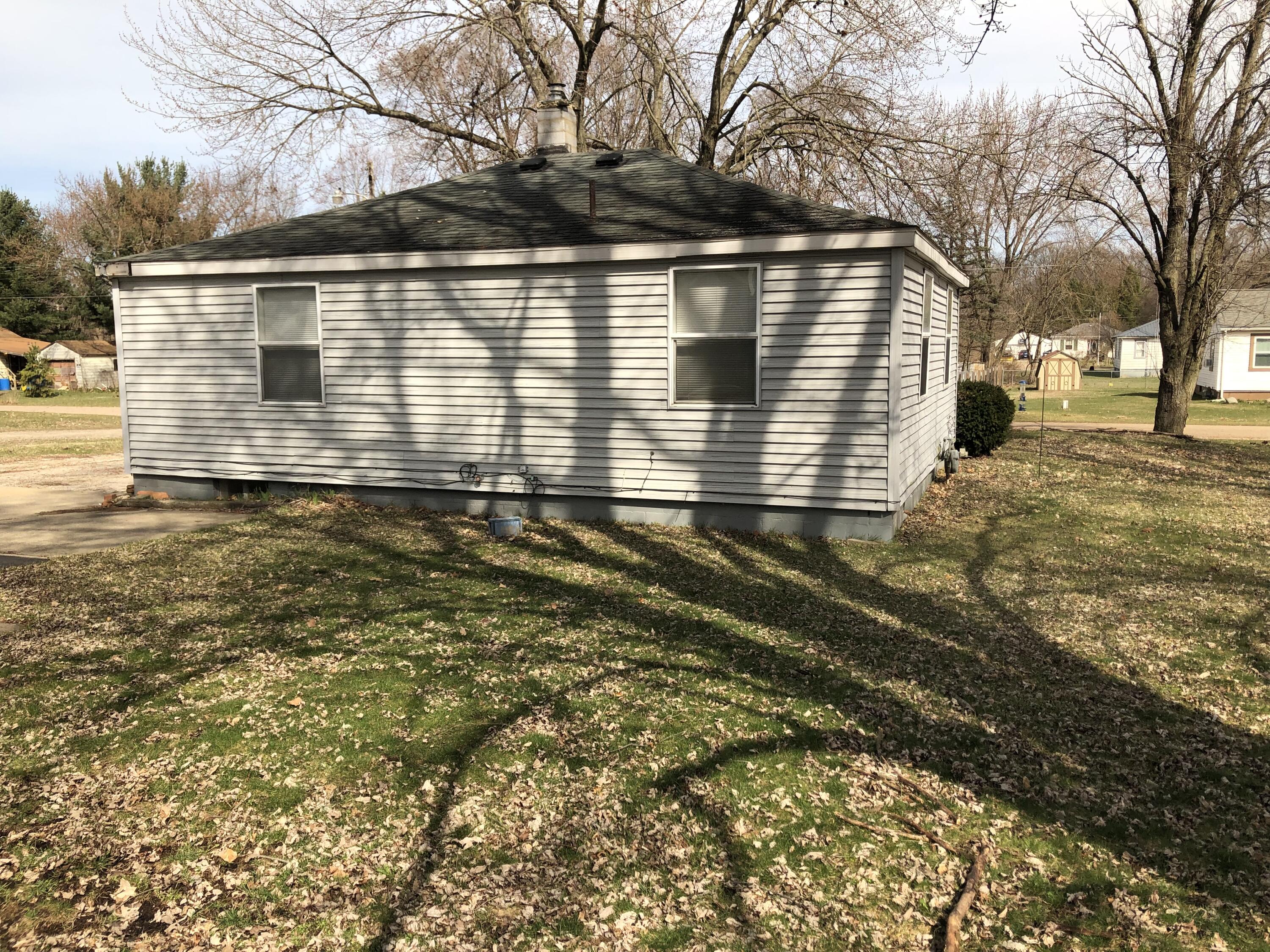 3548 Fieldtree Road Benton Harbor, MI 49022 - Photo 3 of 19 IMG_2383