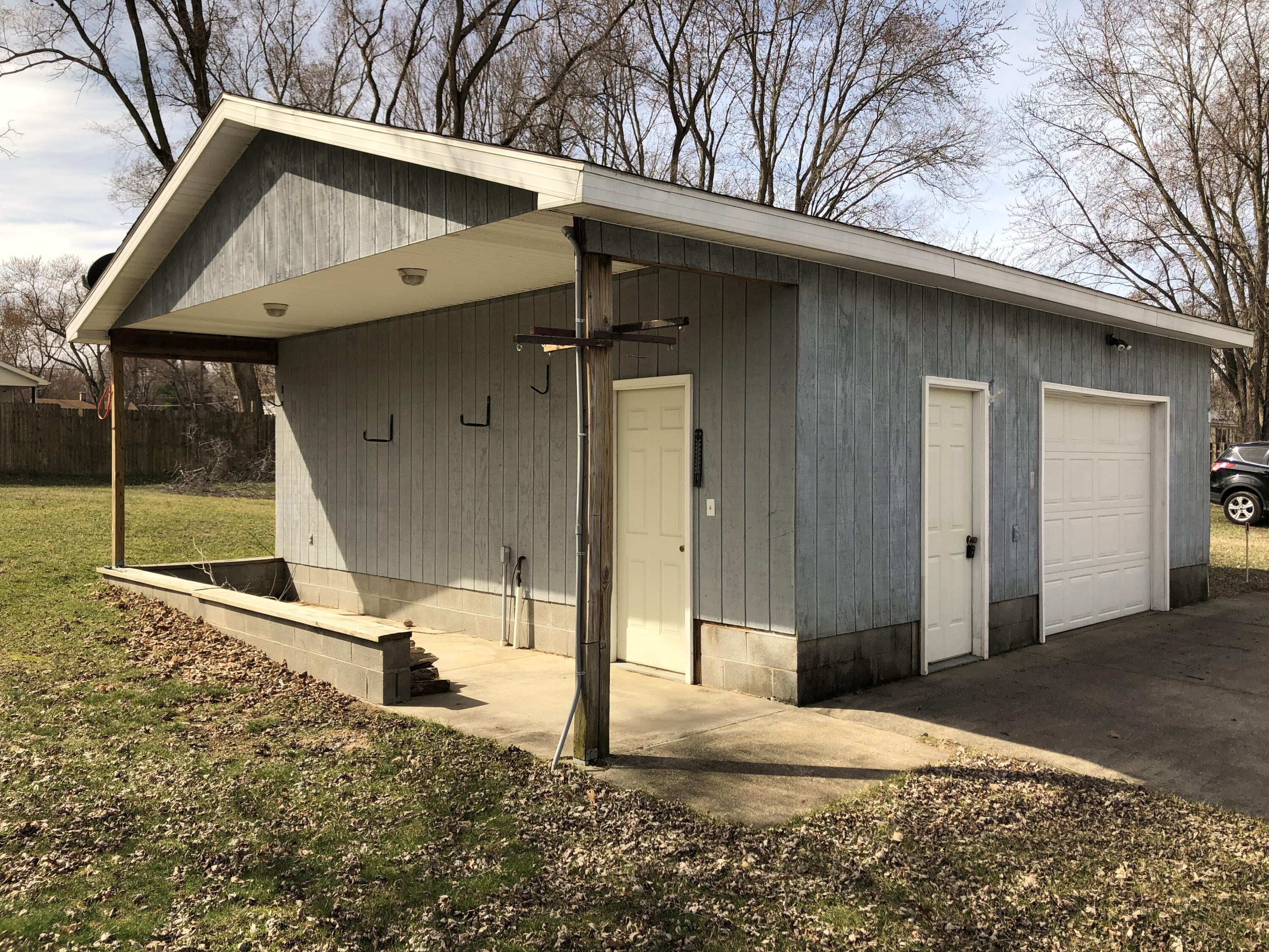 3548 Fieldtree Road Benton Harbor, MI 49022 - Photo 6 of 19 Front