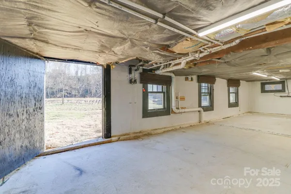 a view of a garage