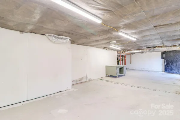 a view of utility room