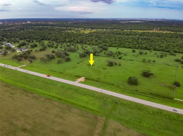 a view of a tennis court