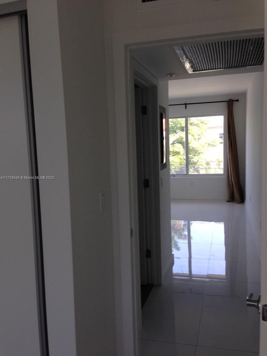801 15th Street, Unit 109 Miami Beach, FL 33139 - Photo 6 of 9