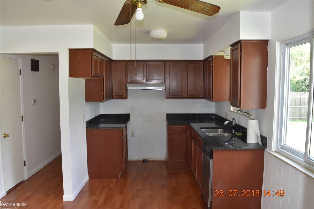 4118 Ravenswood Road Port Huron, MI 48060 - Photo 3 of 15 31354961-2.JPG