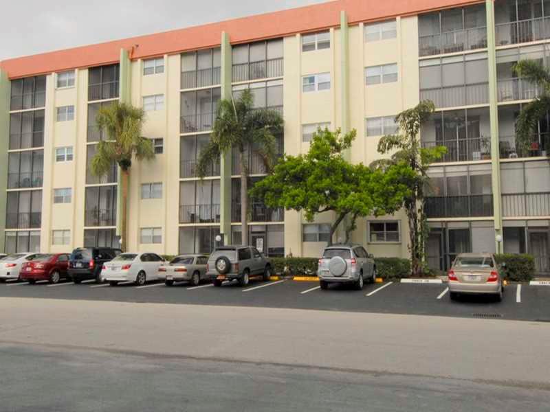 5321 Northeast 24th Terrace, Unit 512A Fort Lauderdale, FL 33308 - Photo 15 of 18 a car parked in front of a building