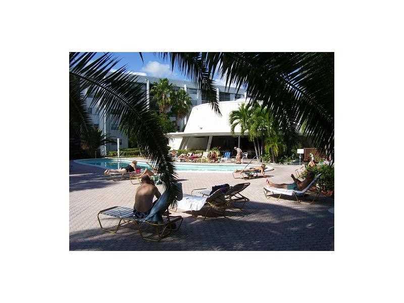 5321 Northeast 24th Terrace, Unit 512A Fort Lauderdale, FL 33308 - Photo 2 of 18 a picture of a room with a tree