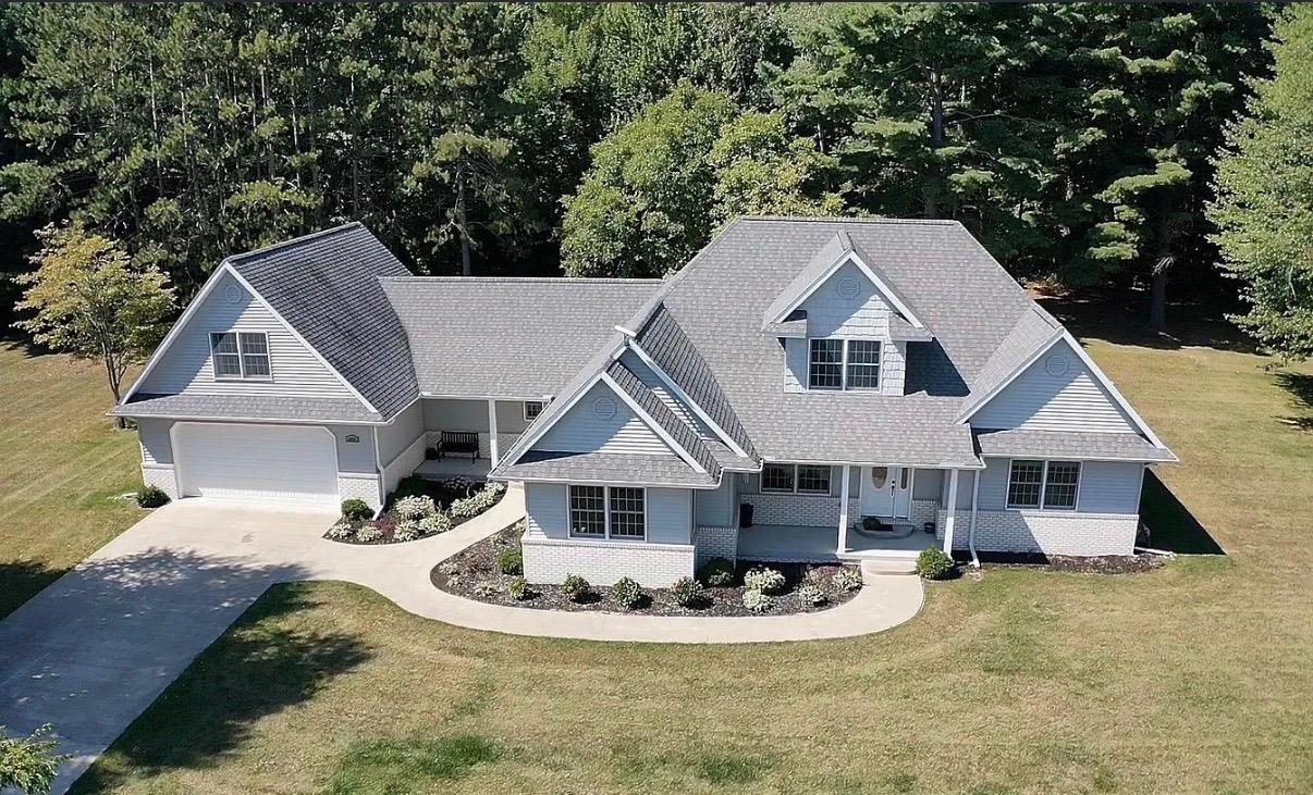 5605 North Shore Road Pinconning, MI 48650 - Photo 1 of 33