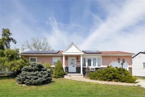$785,000 | 88 14th Street, Hicksville, NY 11801
