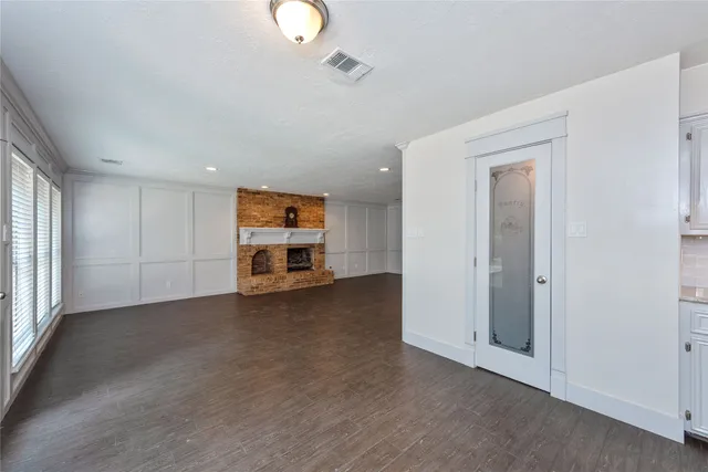 a view of a livingroom with furniture