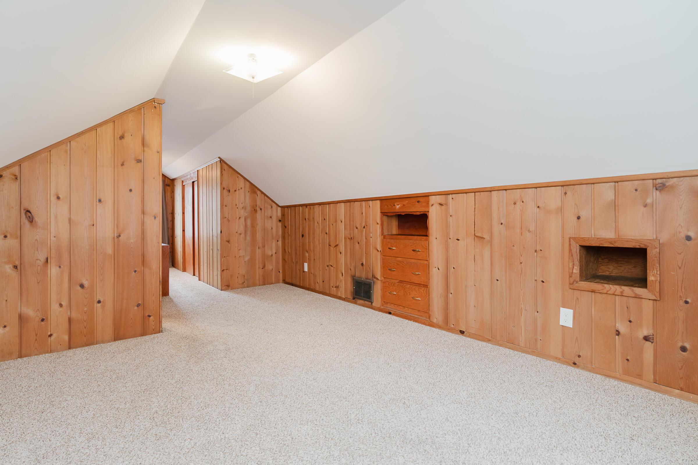 4422 Zeller Road Columbus, OH 43214 - Photo 29 of 45 Bedroom 3, featuring built-ins