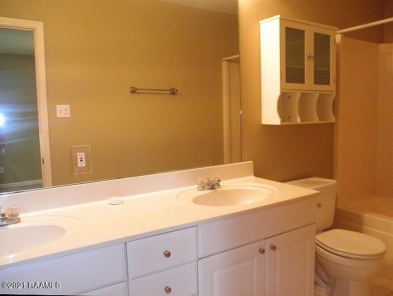 121 Jo Mar Road Lafayette, LA 70508 - Photo 10 of 15 121 Jo Mar Back Bedroom Bath