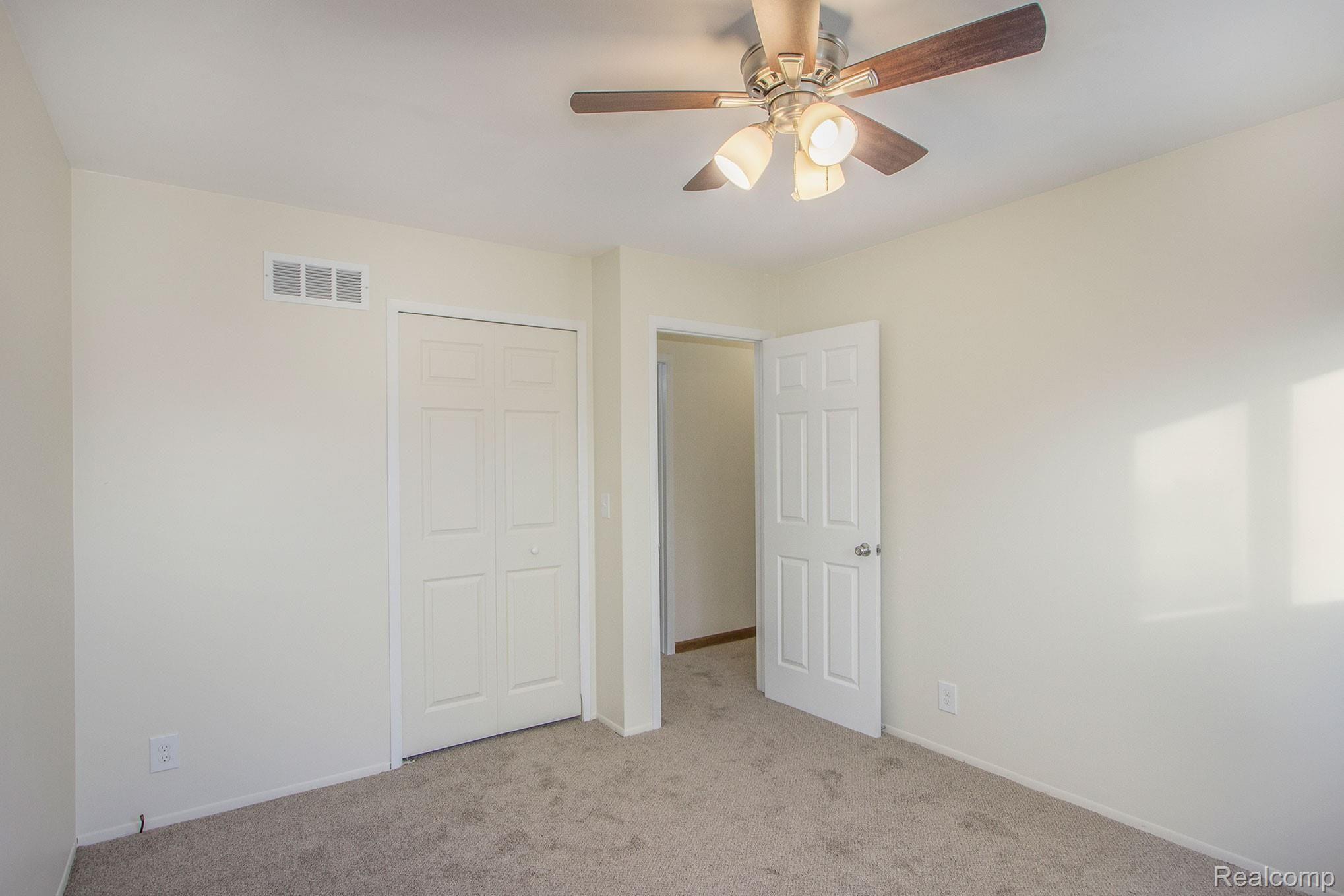 2455 Emmons Avenue Rochester, MI 48307 - Photo 15 of 22 IMG_3643.jpg