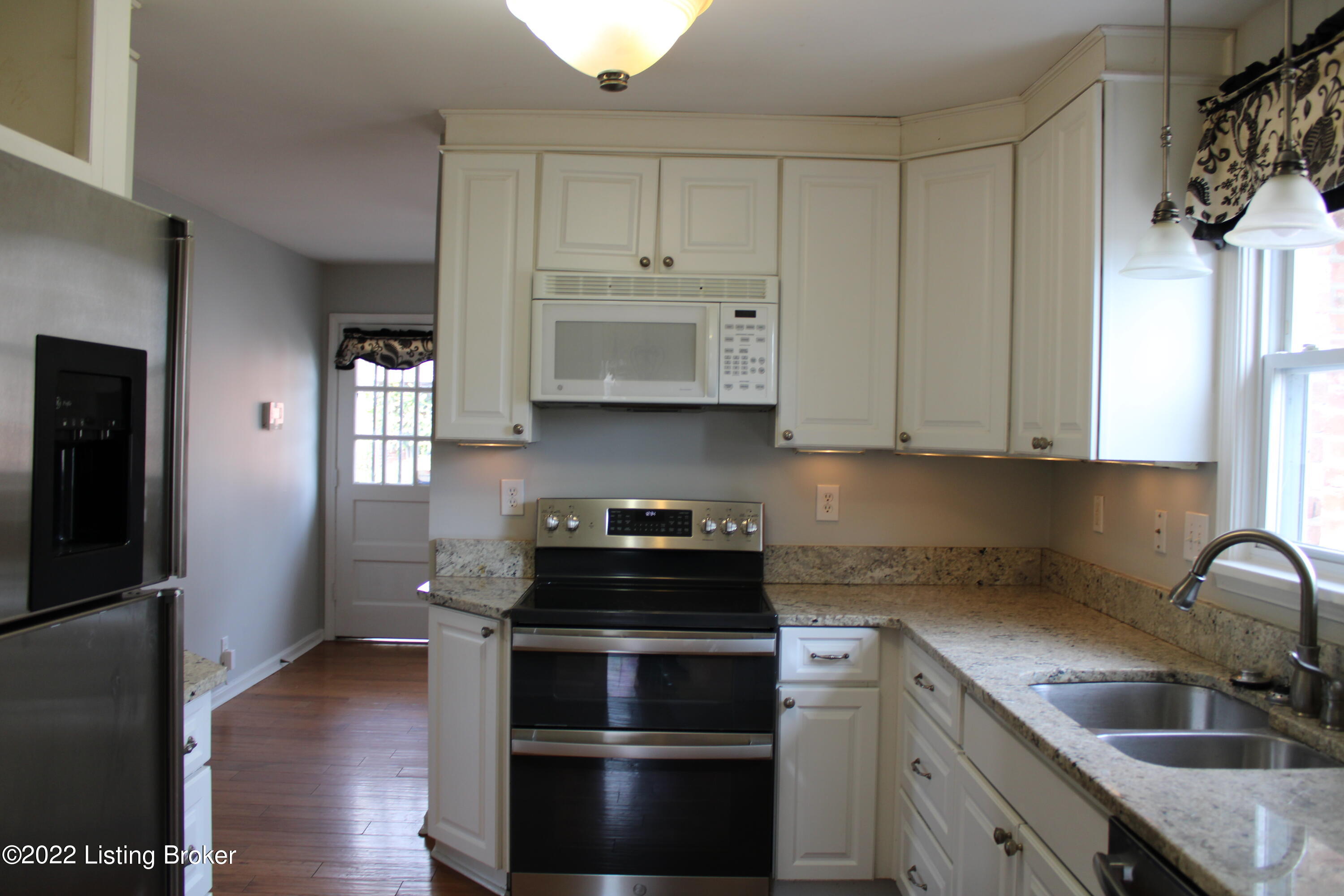 215 Ring Road Louisville, KY 40207 - Photo 6 of 34 Kitchen