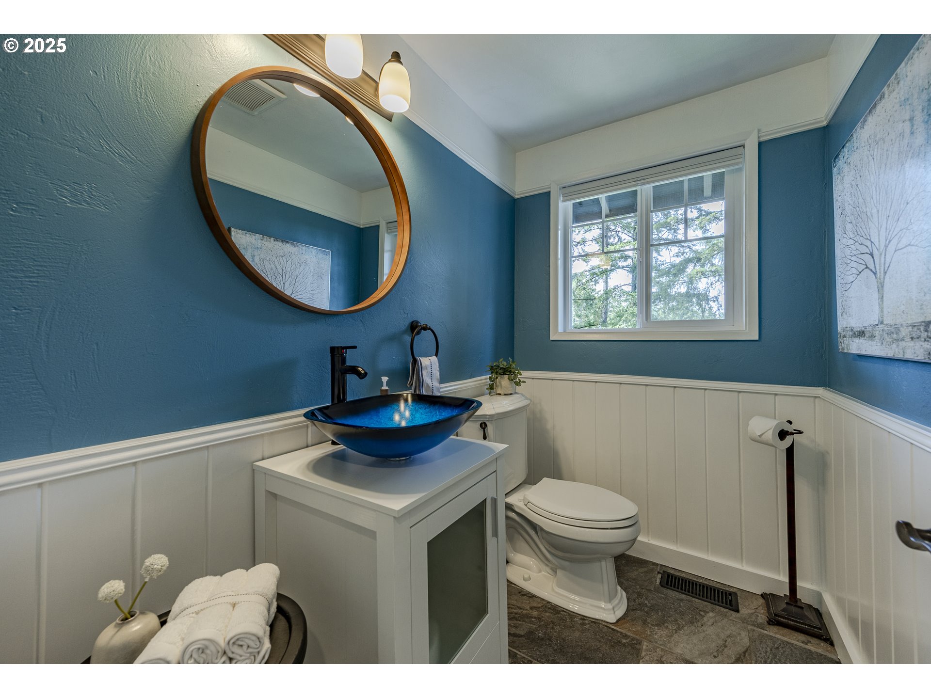 32518 Dillard Road Eugene, OR 97405 - Photo 20 of 45 a bathroom with a sink a toilet and a mirror
