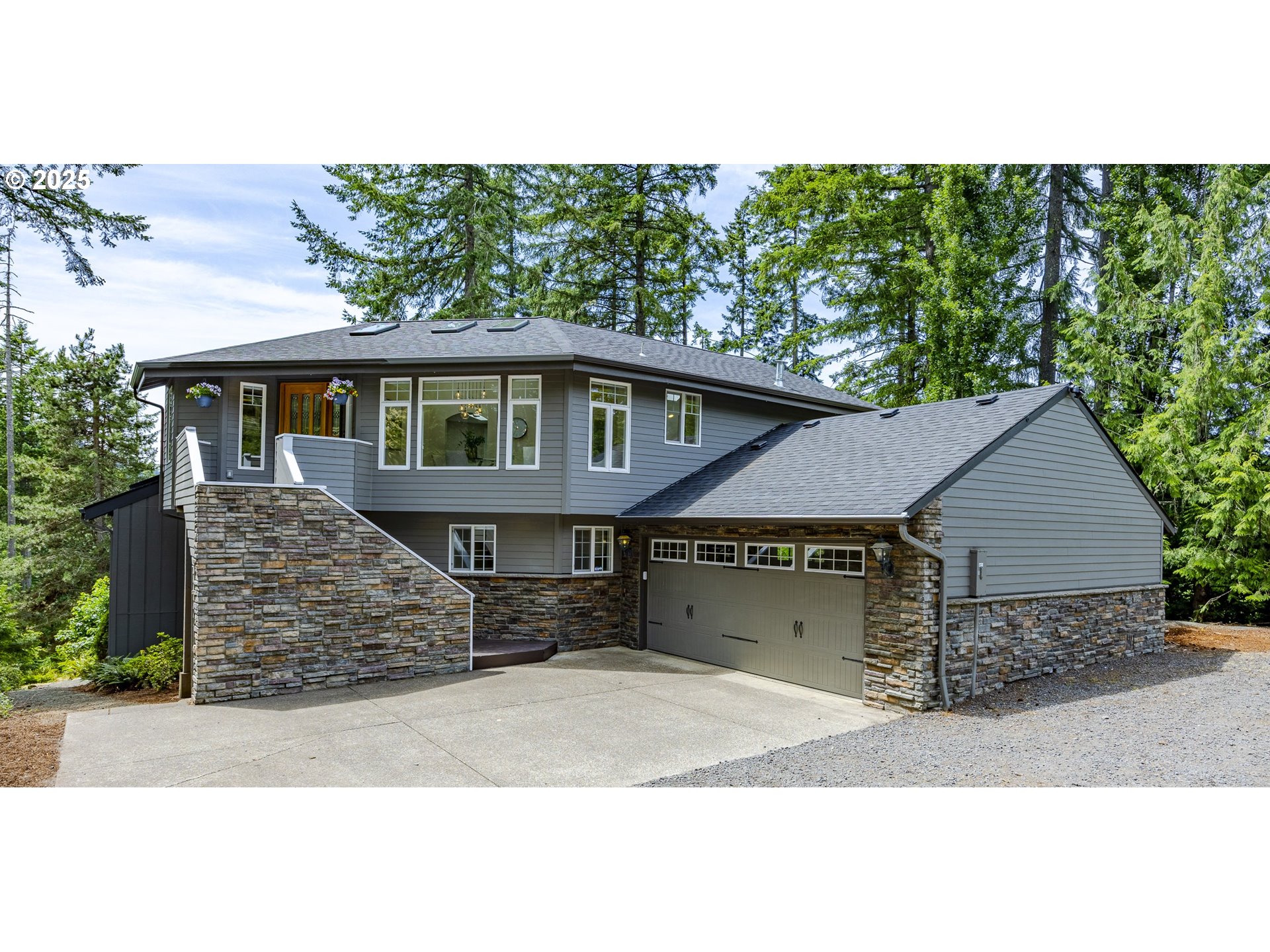 32518 Dillard Road Eugene, OR 97405 - Photo 2 of 45 a front view of a house with a garden