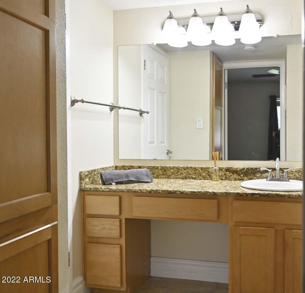 3825 East Camelback Road, Unit 243 Phoenix, AZ 85018 - Photo 11 of 20 Bathroom