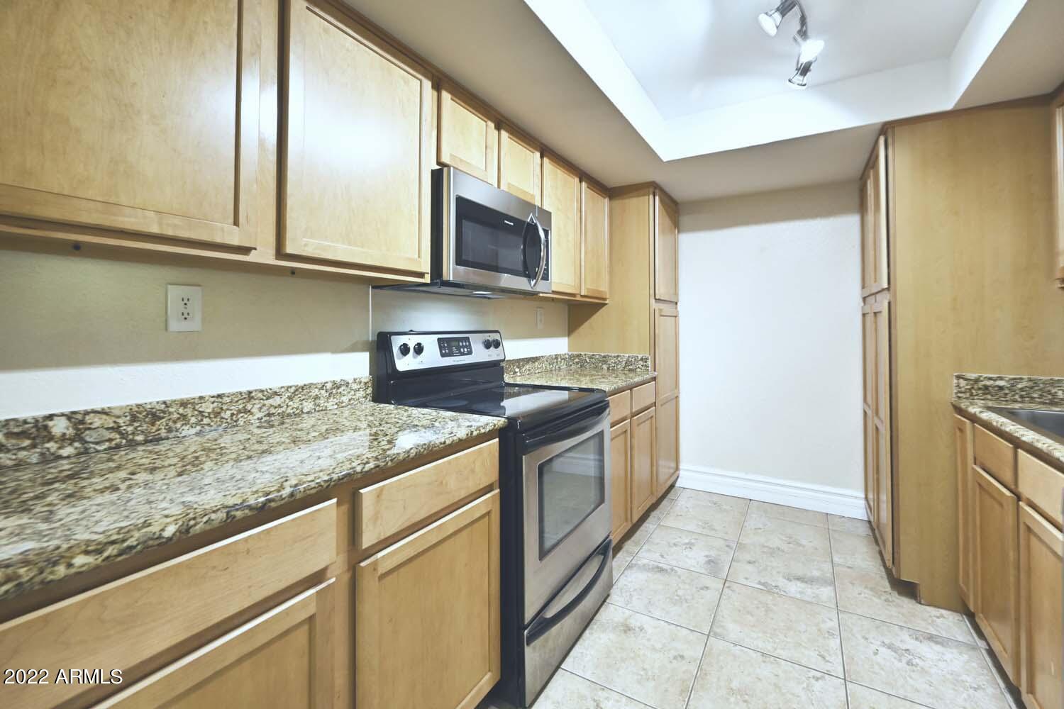 3825 East Camelback Road, Unit 243 Phoenix, AZ 85018 - Photo 6 of 20 Kitchen Z