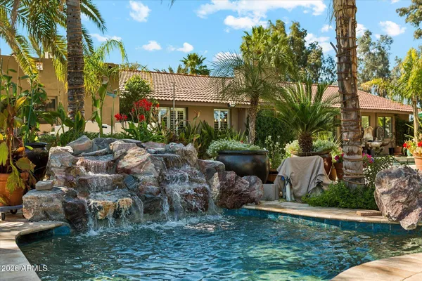 a view of a tennis court