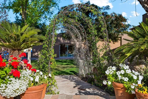 $2,550,000 | 9817 North 36th Street, Phoenix, AZ 85028