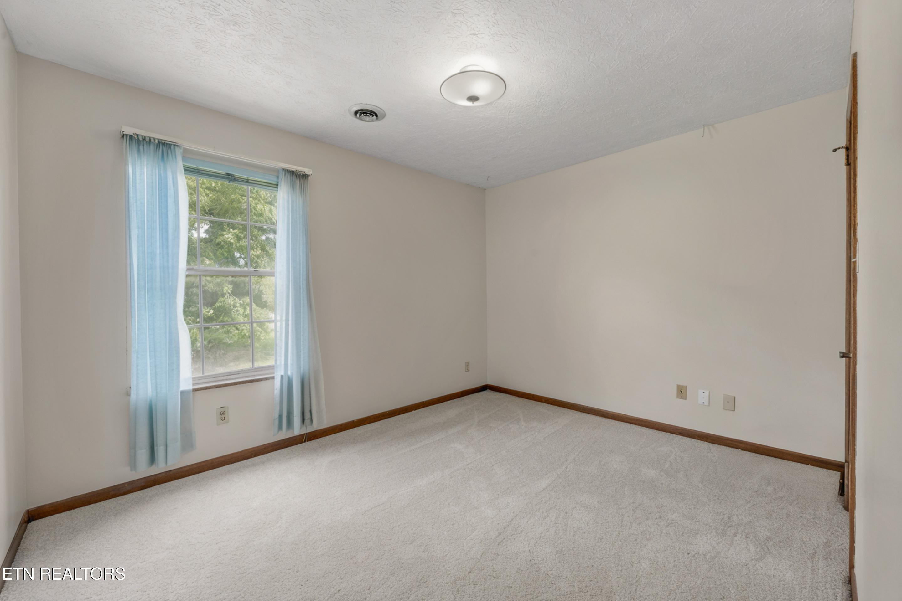 600 Fernwood Road Knoxville, TN 37923 - Photo 32 of 46 Bedroom 3