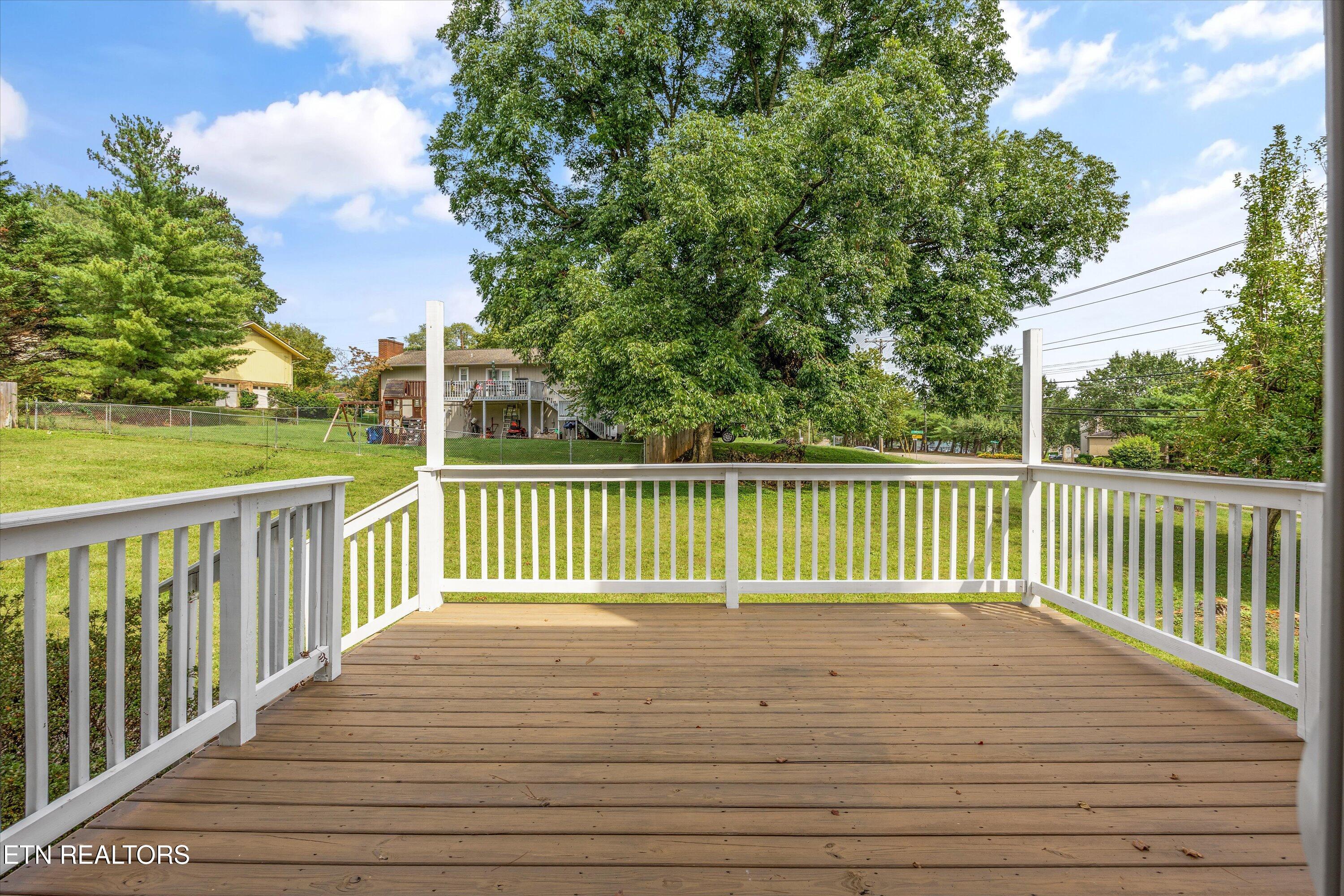 600 Fernwood Road Knoxville, TN 37923 - Photo 37 of 46 Back Deck