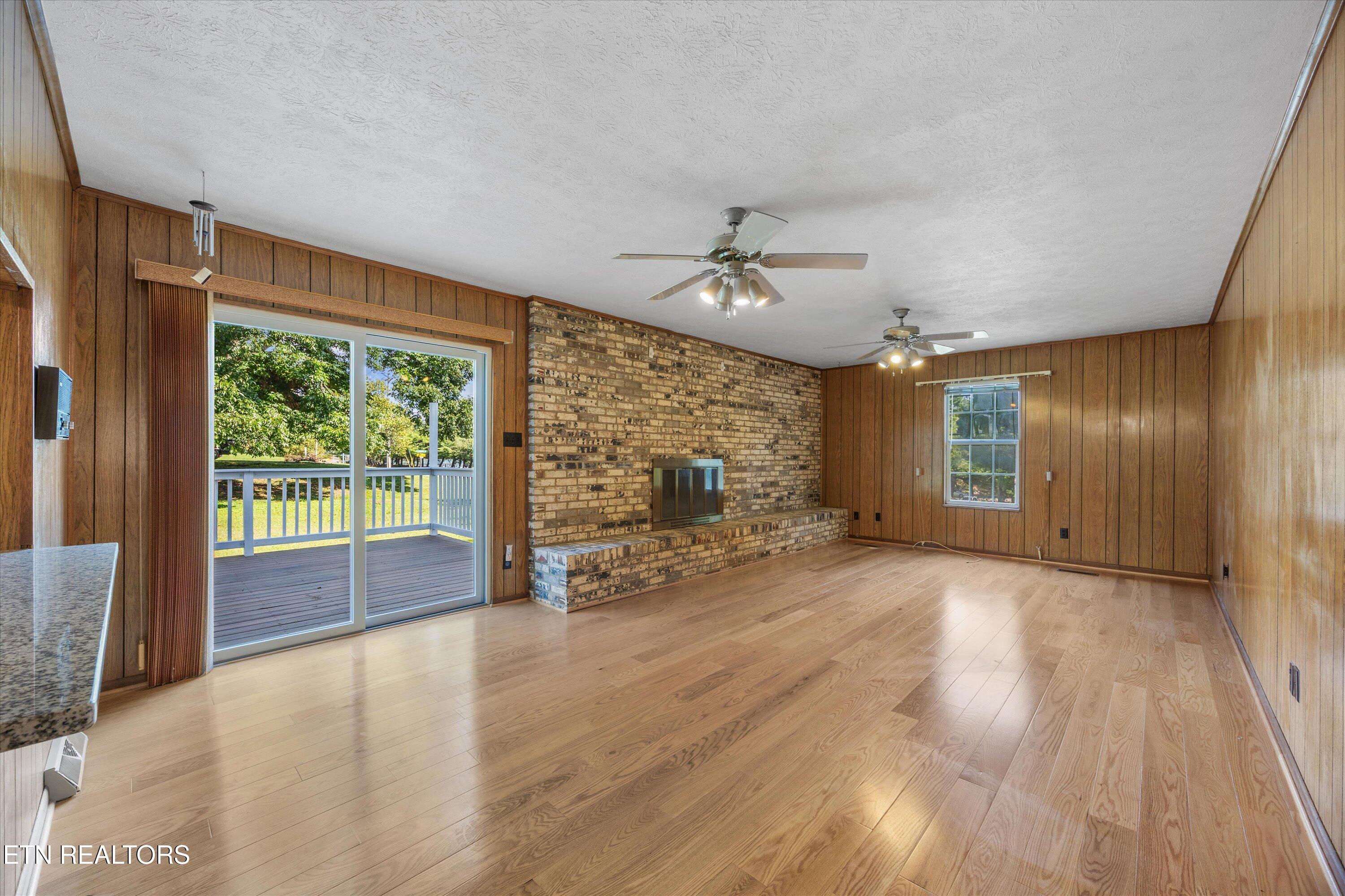 600 Fernwood Road Knoxville, TN 37923 - Photo 8 of 46 Living Room