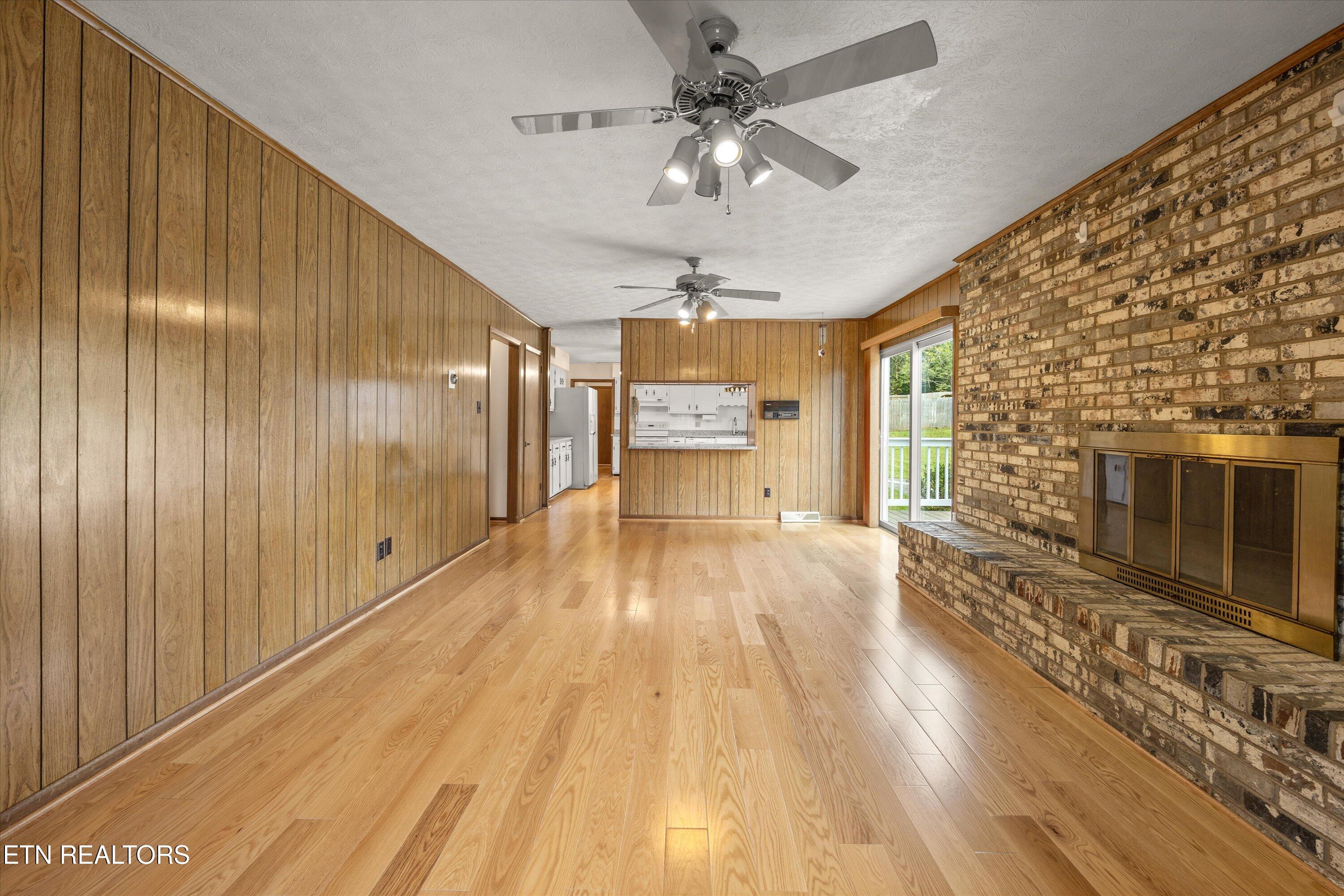 600 Fernwood Road Knoxville, TN 37923 - Photo 10 of 46 Living Room
