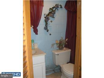 325 Rutledge Avenue Folsom, PA 19033 - Photo 11 of 11 Bathroom