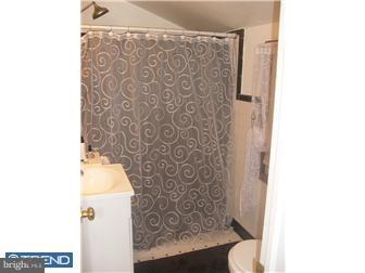 325 Rutledge Avenue Folsom, PA 19033 - Photo 7 of 11 Bathroom