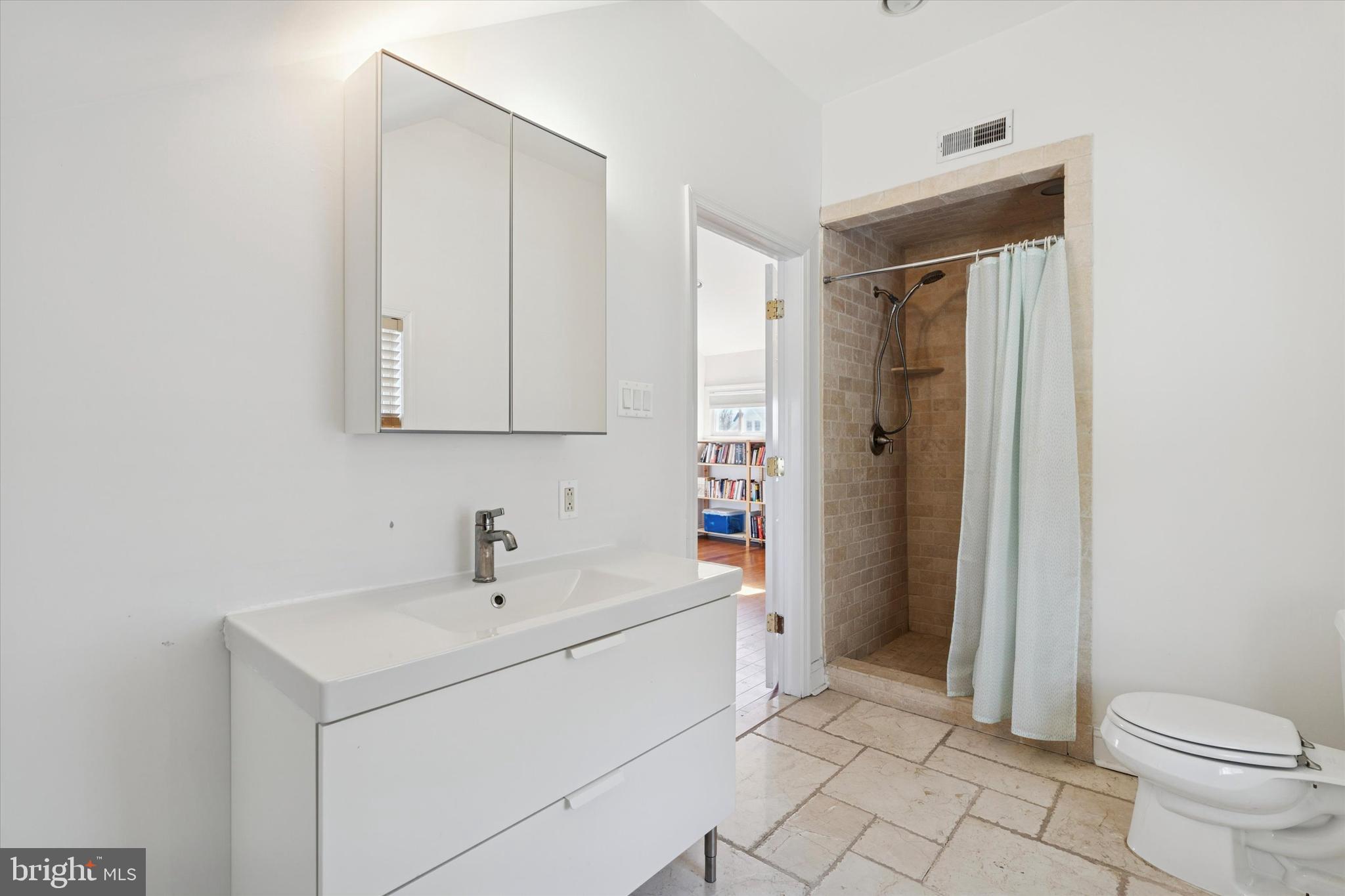 116 Grandview Road Ardmore, PA 19003 - Photo 34 of 36 3rd Fl Full Bath (en suite bath for 4th bedroom)