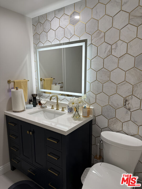 13218 Fiji Way, Unit J Marina del Rey, CA 90292 - Photo 15 of 33 a bathroom with a toilet sink and mirror