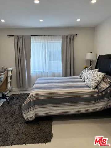 a en suite bathroom with a sink and a mirror