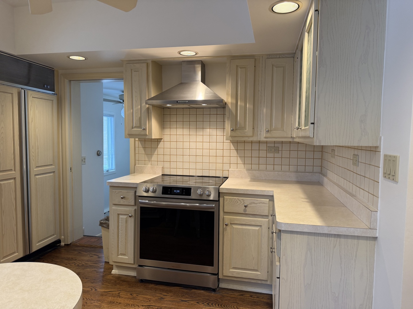 1227 16th Street Wilmette, IL 60091 - Photo 5 of 22 a kitchen with a stove and a sink