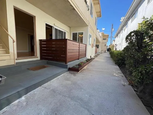 $3,195 | 11719 Mayfield Avenue, Unit 6, Los Angeles, CA 90049