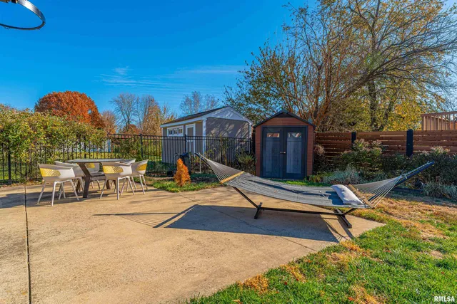 $397,000 | 2501 Yorktown Drive, Bloomington, IL 61704