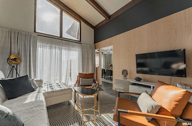 $397,000 | 2501 Yorktown Drive, Bloomington, IL 61704