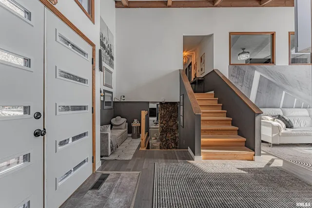 $397,000 | 2501 Yorktown Drive, Bloomington, IL 61704