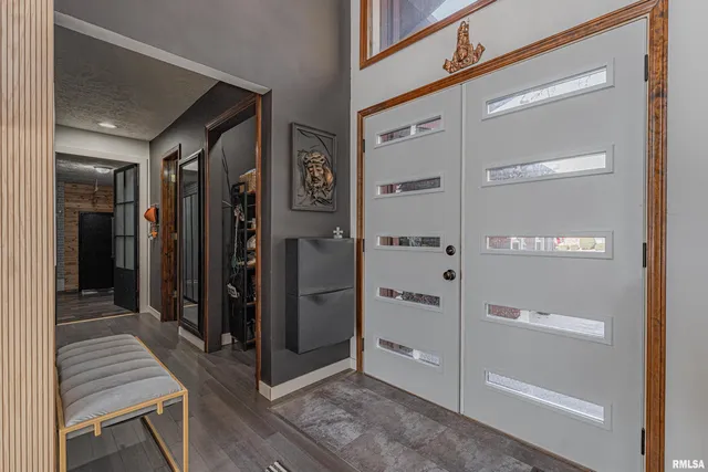 $397,000 | 2501 Yorktown Drive, Bloomington, IL 61704