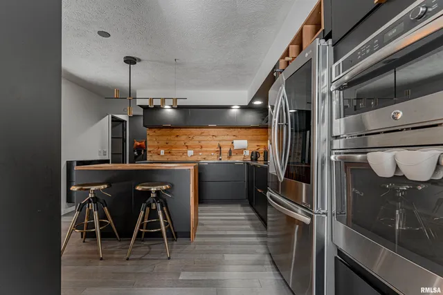 $397,000 | 2501 Yorktown Drive, Bloomington, IL 61704