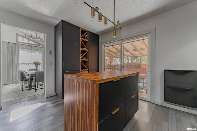 $397,000 | 2501 Yorktown Drive, Bloomington, IL 61704