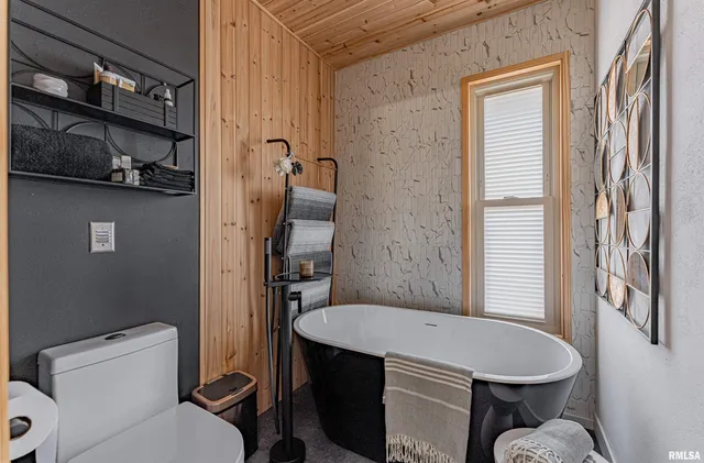 $397,000 | 2501 Yorktown Drive, Bloomington, IL 61704