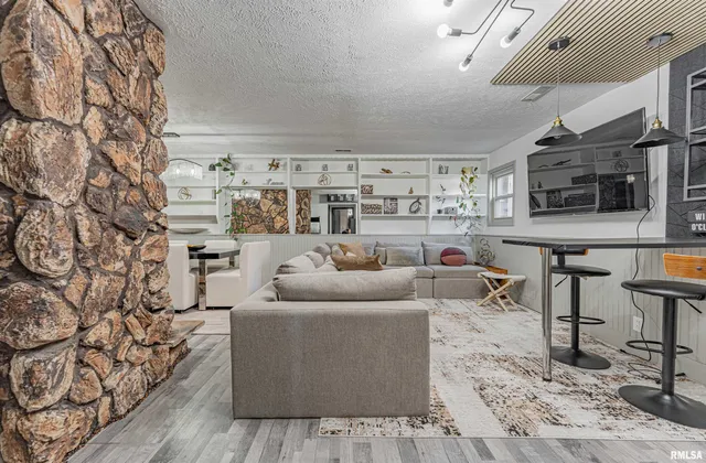 $397,000 | 2501 Yorktown Drive, Bloomington, IL 61704