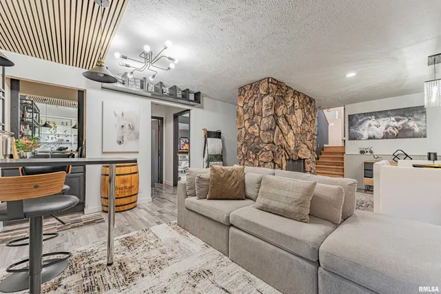 $397,000 | 2501 Yorktown Drive, Bloomington, IL 61704