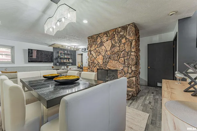 $397,000 | 2501 Yorktown Drive, Bloomington, IL 61704