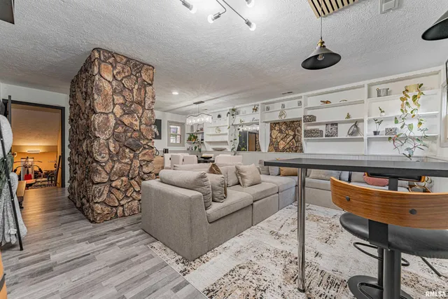 $397,000 | 2501 Yorktown Drive, Bloomington, IL 61704