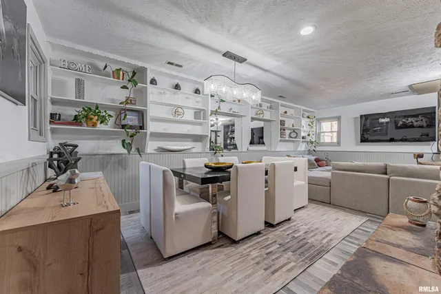 $397,000 | 2501 Yorktown Drive, Bloomington, IL 61704